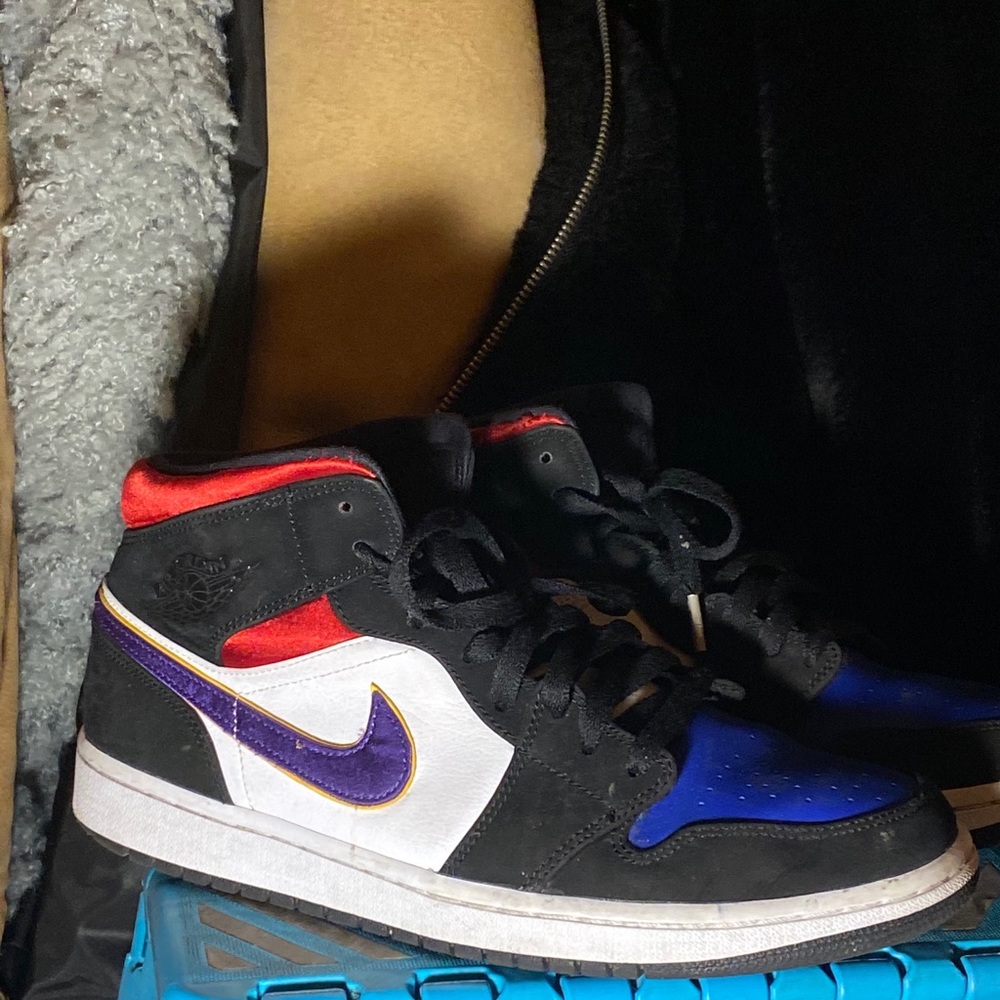 Jordan 1s Mid Lakers Top Three